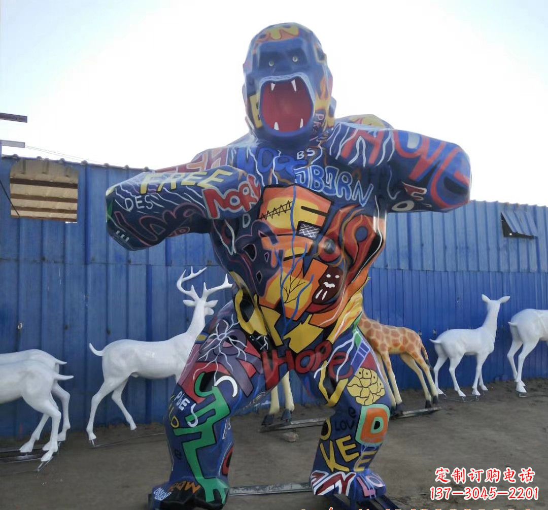 昆明玻璃钢彩绘大猩猩雕塑