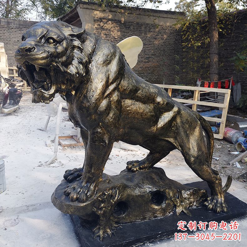 昆明玻璃钢制老虎雕塑