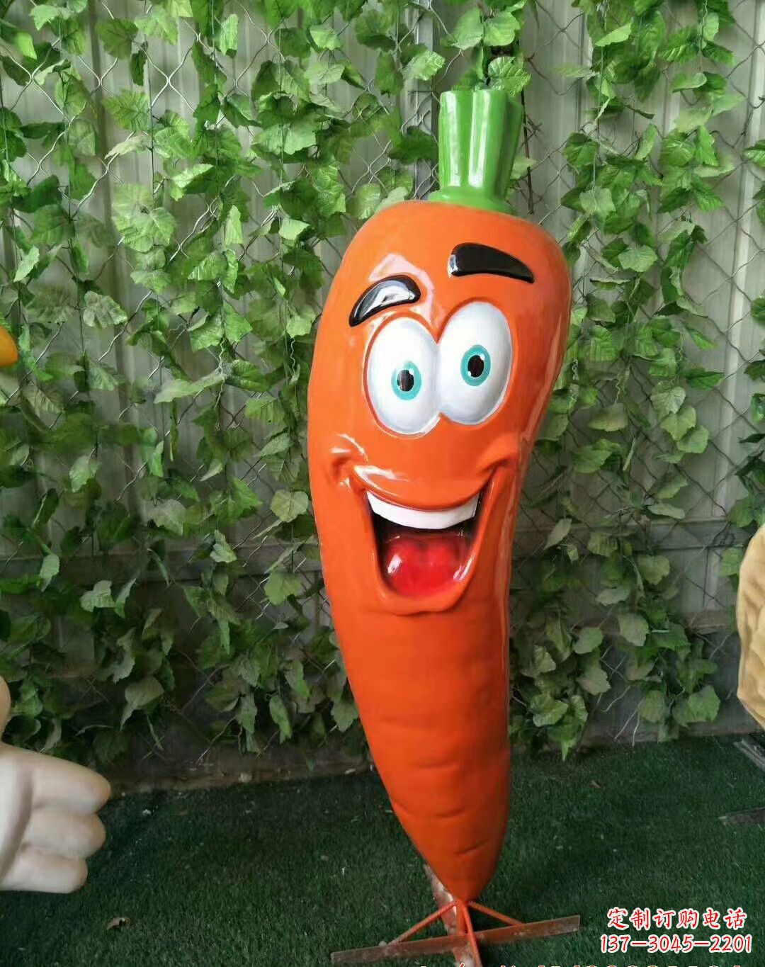 昆明玻璃钢卡通萝卜雕塑——展现精致可爱