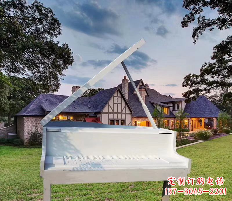 昆明钢琴雕塑——点缀广场景观