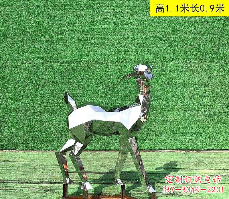 昆明不锈钢小鹿雕塑精致而可爱