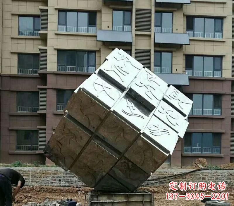 昆明不锈钢魔方雕塑令人惊叹的精致艺术