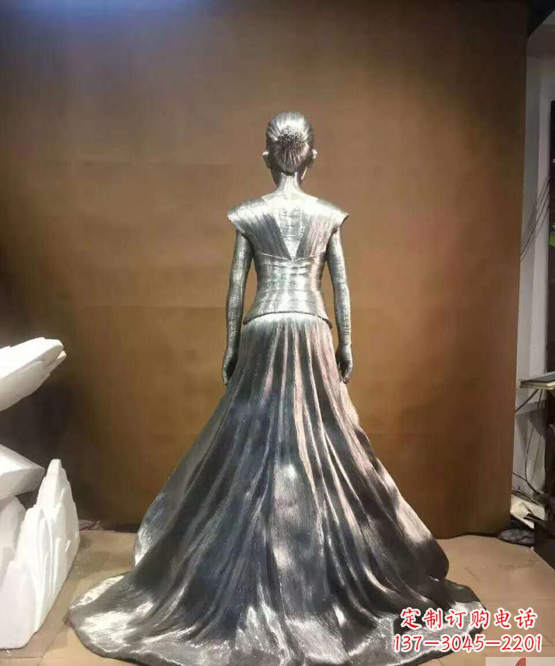 昆明女性之美不锈钢抽象女人身影雕塑