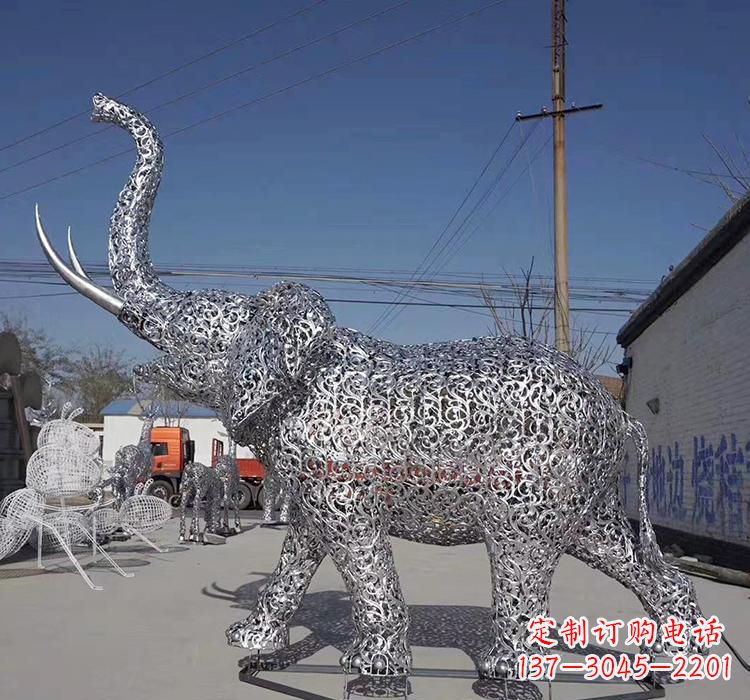 昆明不锈钢大象雕塑象征力量与美丽