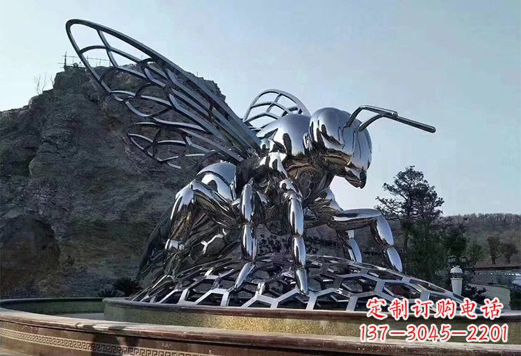 昆明不锈钢大型蜜蜂雕塑铸造出精美绝伦的艺术杰作