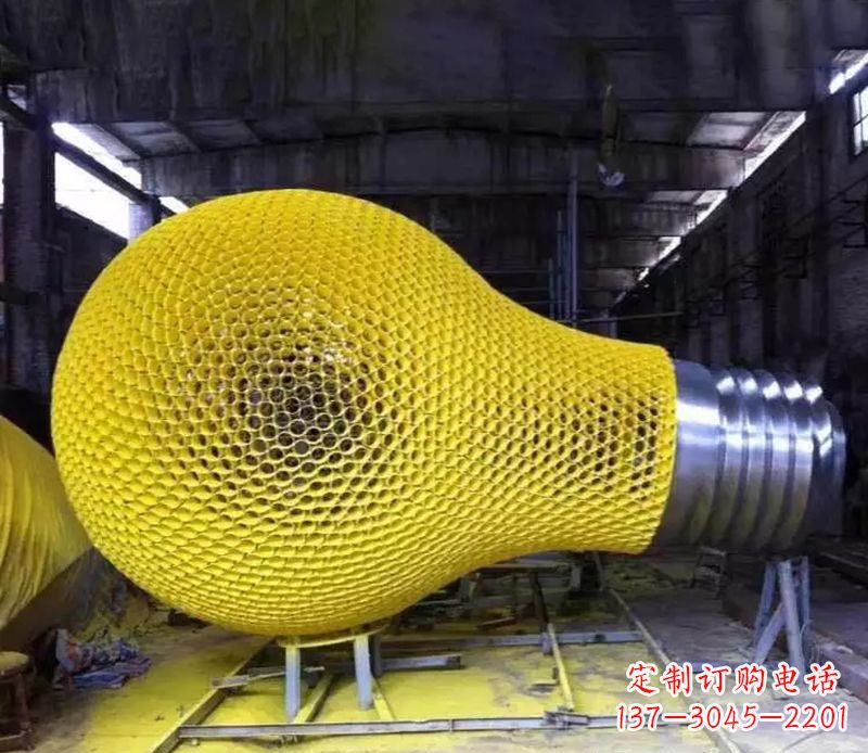 昆明新题目不锈钢灯泡雕塑精致的艺术珍品