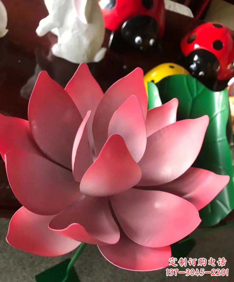昆明不锈钢荷花雕塑古典之美永恒不变