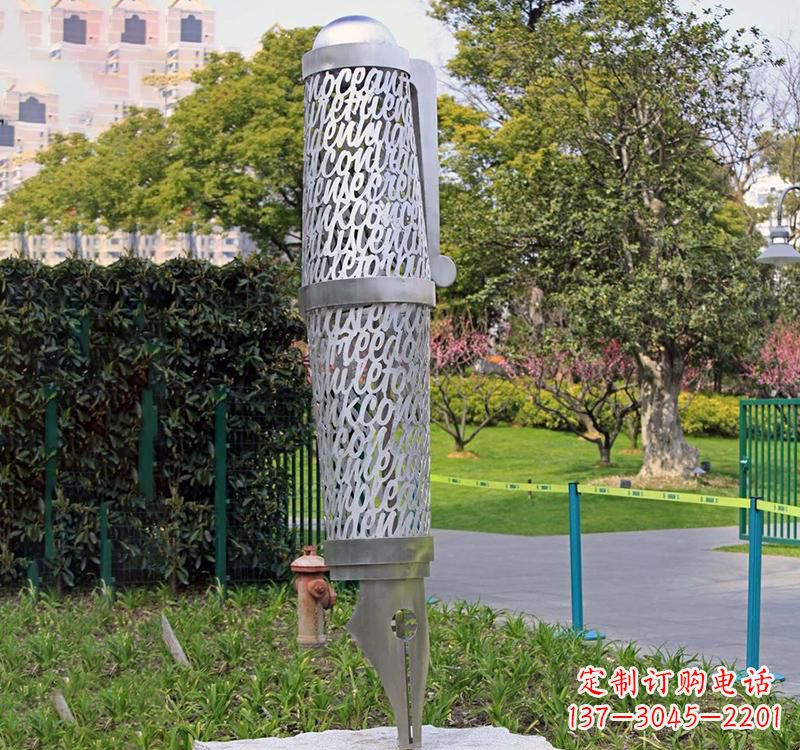 昆明不锈钢钢笔雕塑2