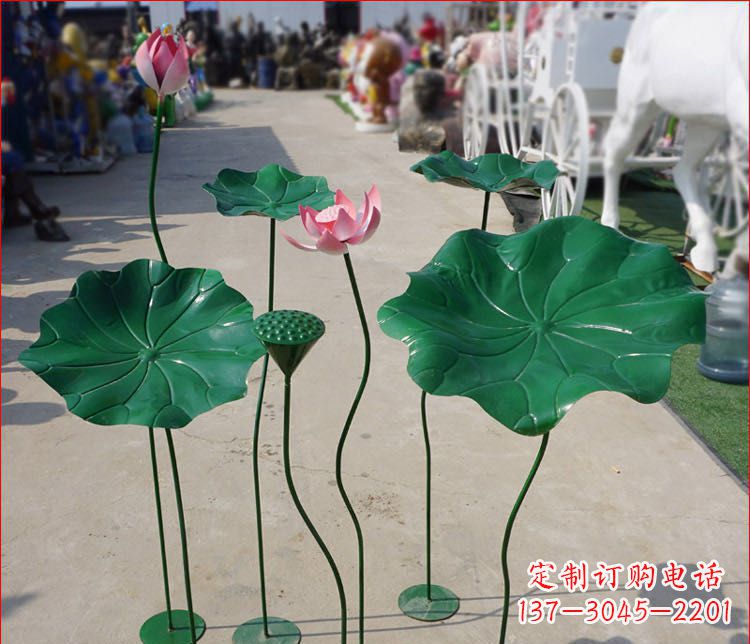 昆明不锈钢荷花雕塑色彩斑斓美不胜收