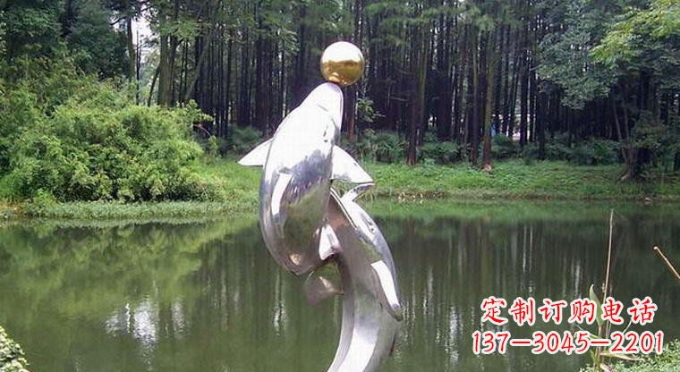昆明海豚的传说——不锈钢公园顶部雕塑