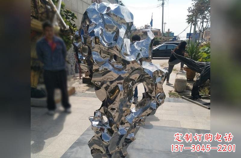 昆明太湖石雕塑——点缀不锈钢公园