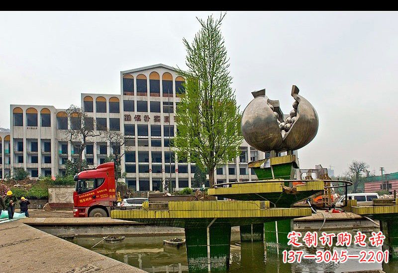 昆明不锈钢石榴雕塑灿烂的艺术之美