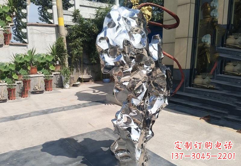 昆明太湖石雕塑传承中华文化精髓