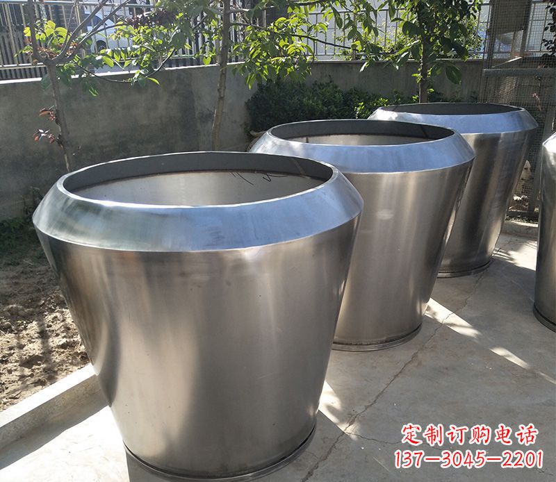 昆明不锈钢花盆雕塑给你的家园增添一份独特的美