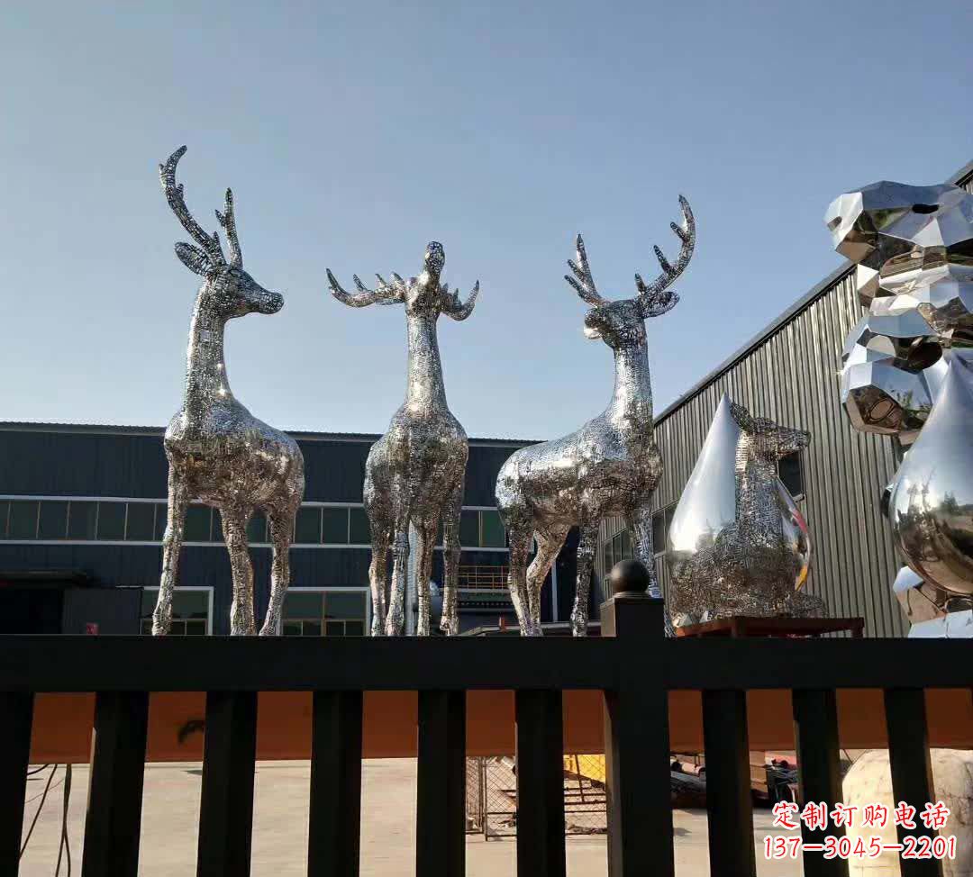 昆明不锈钢梅花鹿雕塑给空间增添优雅气息