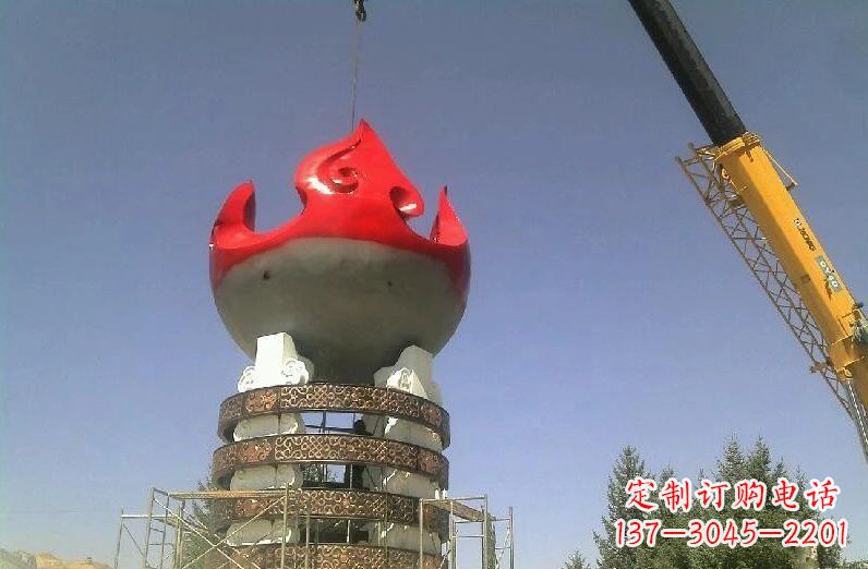 昆明不锈钢火炬雕塑象征着永恒的精神