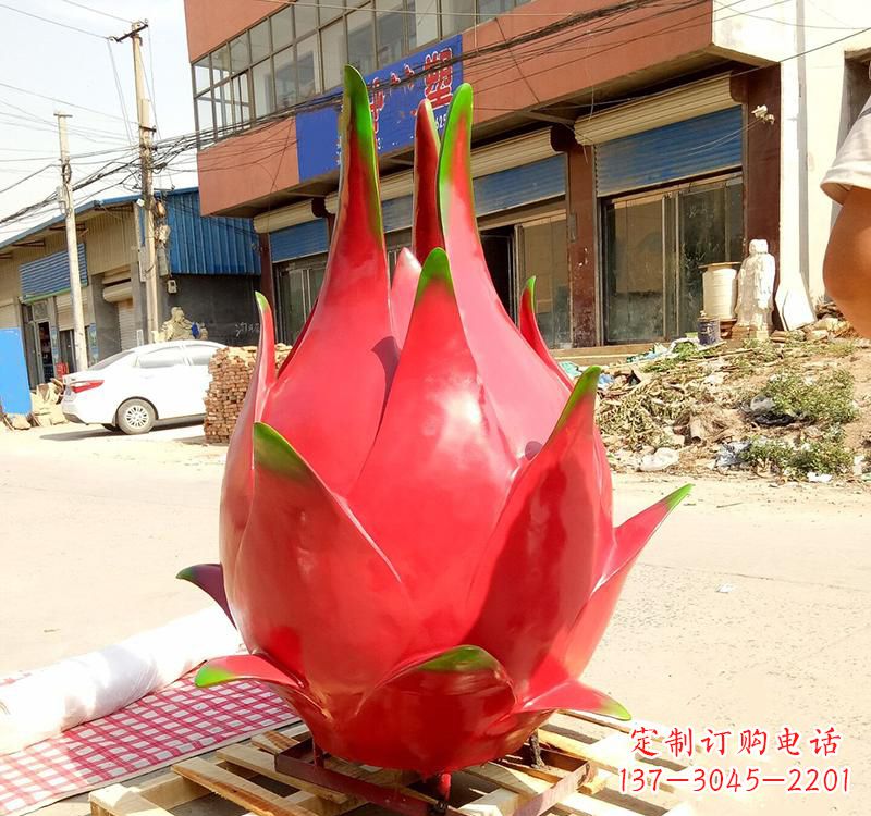 昆明精美不锈钢火龙果雕塑