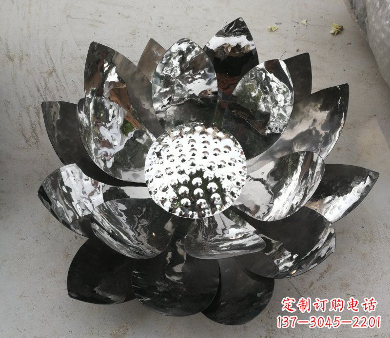 昆明不锈钢镜面的荷花雕塑——彰显美丽与恬静