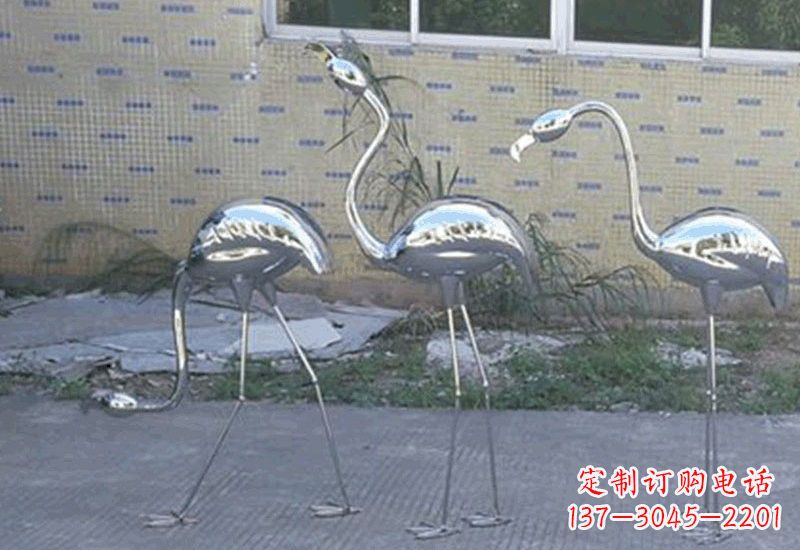 昆明不锈钢火烈鸟雕塑给人以美好的视觉享受