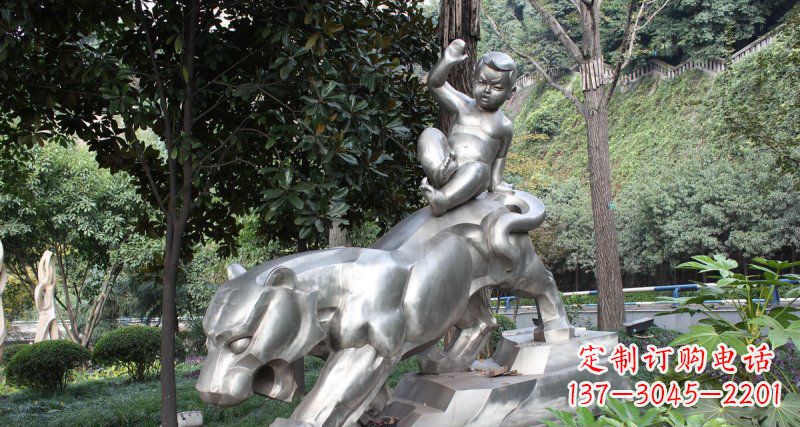 昆明不锈钢老虎与小孩景观雕塑