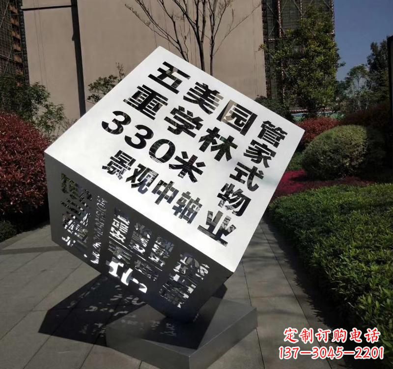 昆明精致而经典不锈钢立体魔方雕塑