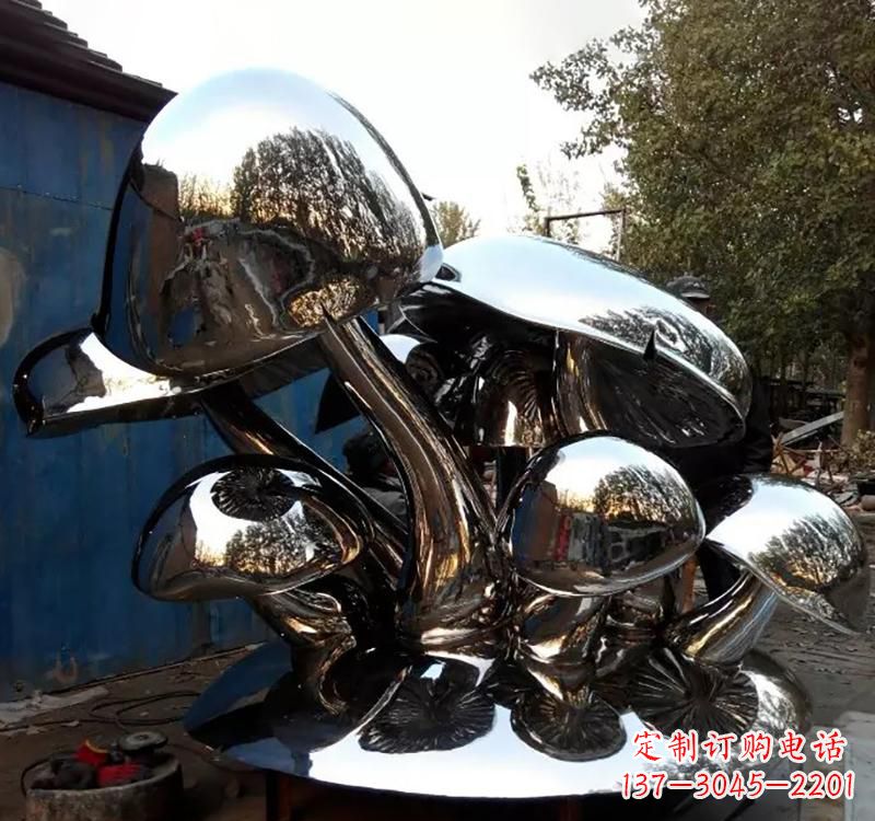 昆明不锈钢蘑菇雕塑给空间增添活力