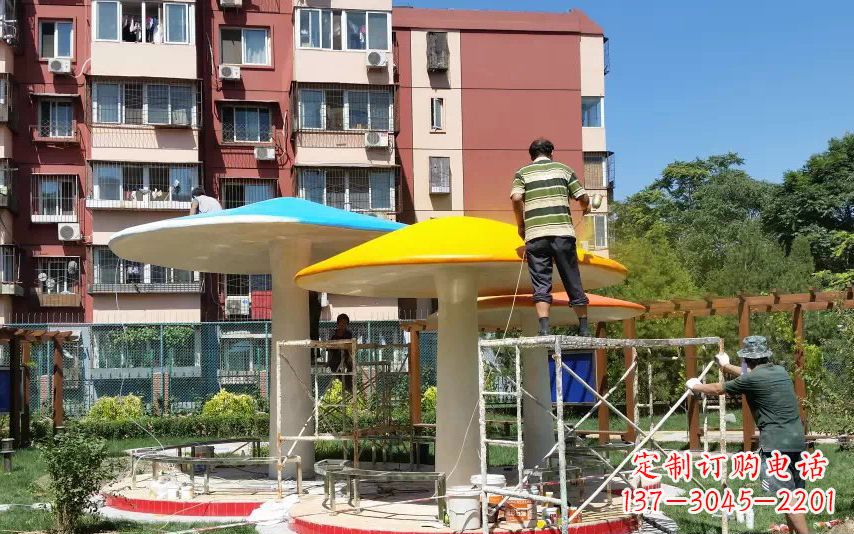 昆明不锈钢蘑菇凉亭——精美雕塑点缀绿意