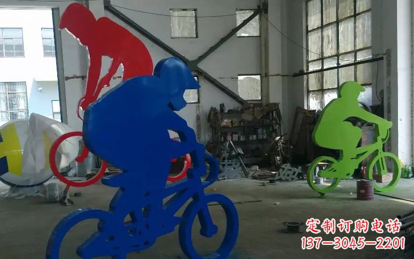 昆明不锈钢骑自行车的运动雕塑