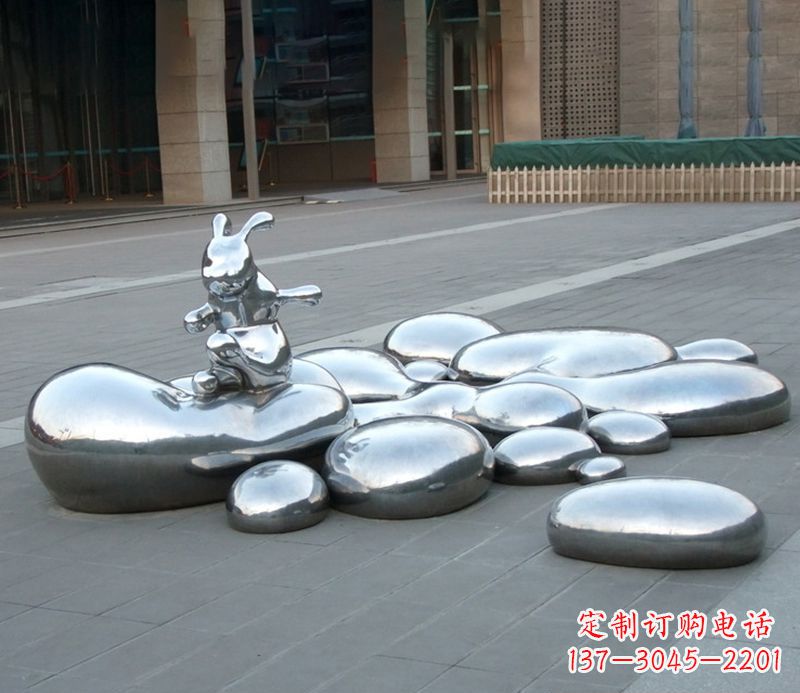 昆明不锈钢兔子雕塑饱含艺术美感的艺术品
