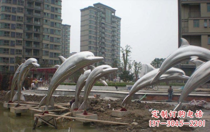 昆明海豚雕塑——欣赏不锈钢小区的精美绝伦