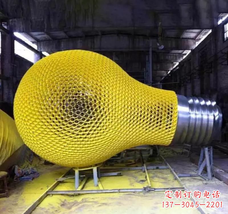 昆明不锈钢灯泡雕塑精美而又抢眼