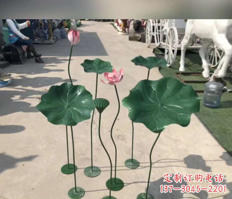 昆明不锈钢荷花雕塑象征着美丽的永恒