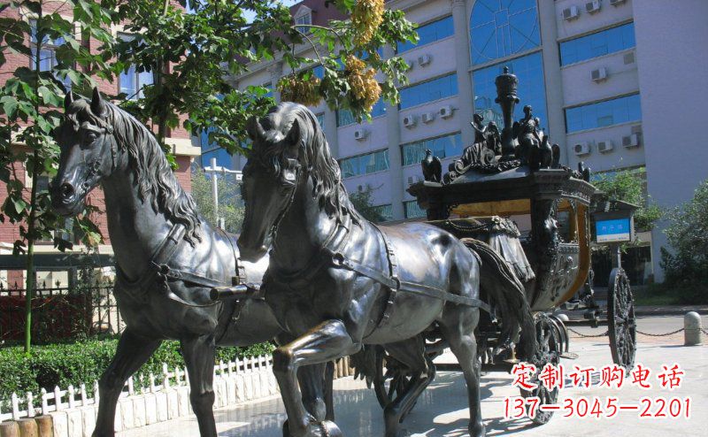 昆明马车雕塑西方步行街的瑰宝