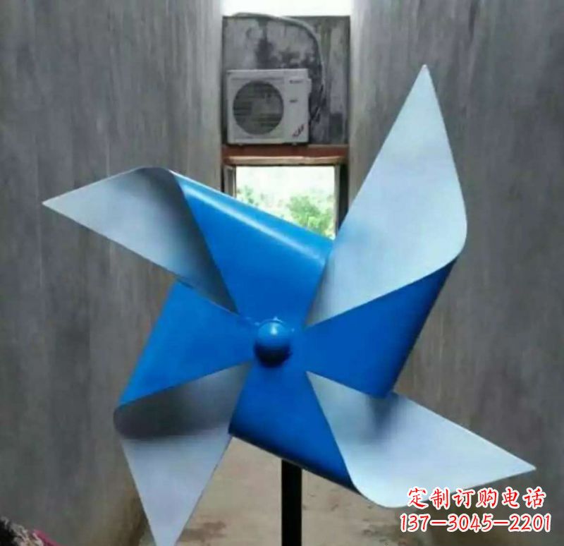 昆明色彩斑斓的不锈钢风车雕塑