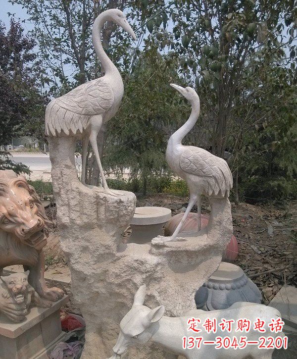 昆明静谧优雅的丹顶鹤雕塑