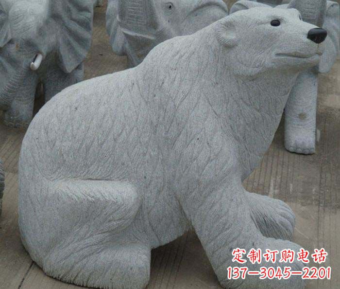 昆明精美大理石雕刻的北极熊