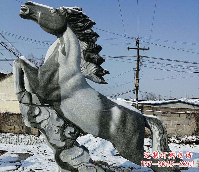 昆明传统工艺马踏祥云石雕
