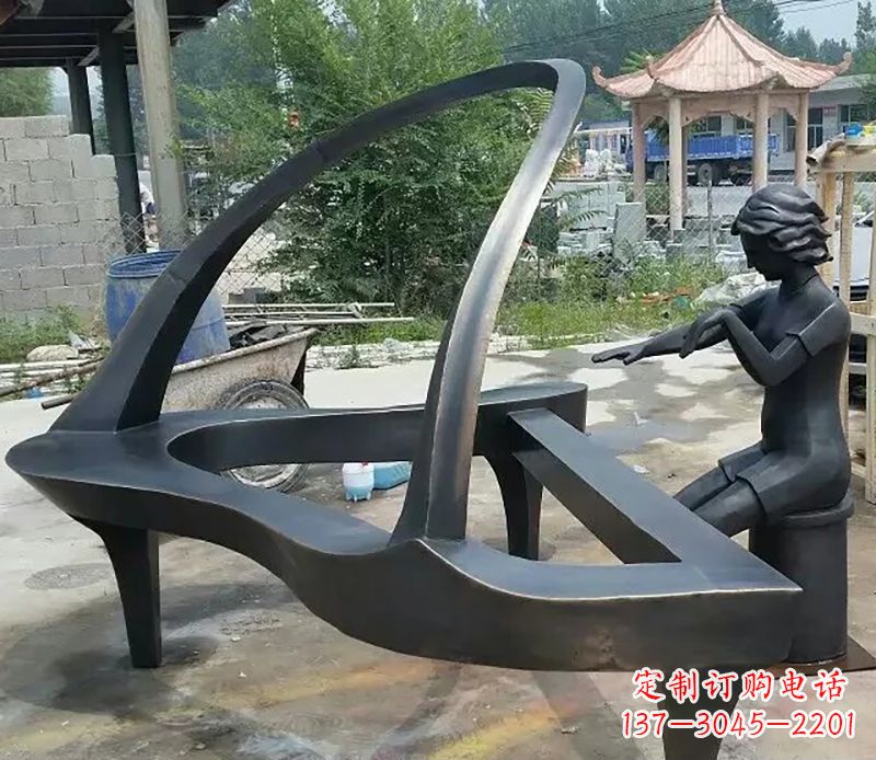 昆明钢琴抽象铜雕