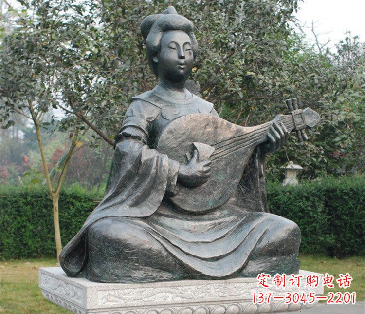 昆明古典风情弹琵琶雕塑