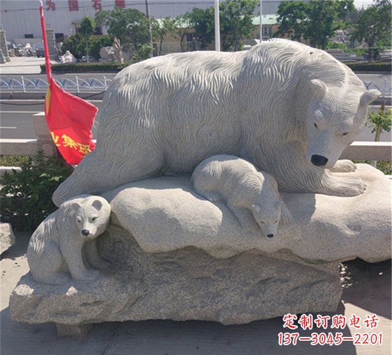 昆明公园北极熊母子石雕