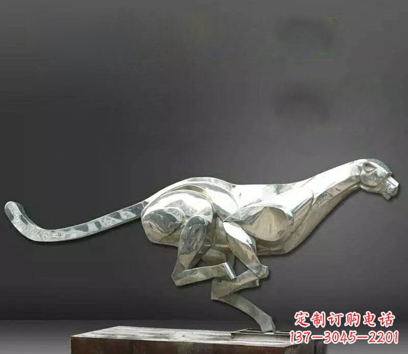 昆明公园不锈钢奔跑的豹子动物雕塑