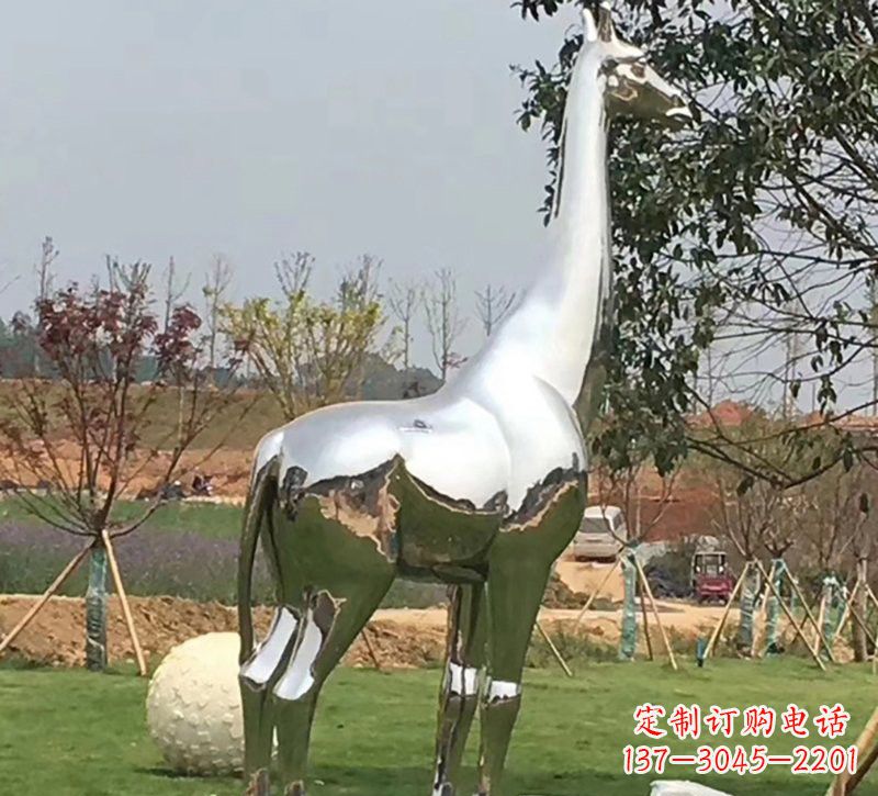 昆明公园不锈钢长颈鹿雕塑