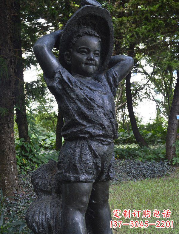 昆明优雅童子·少年戴草帽铜雕