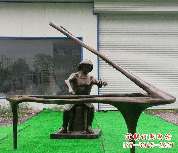 昆明 传奇钢琴雕塑