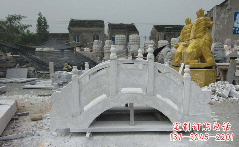 昆明精美的大理石拱桥雕塑