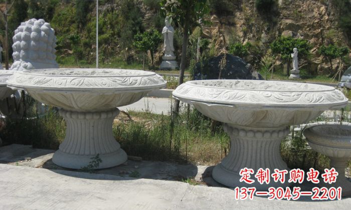 昆明美轮美奂的大理石花盆雕塑