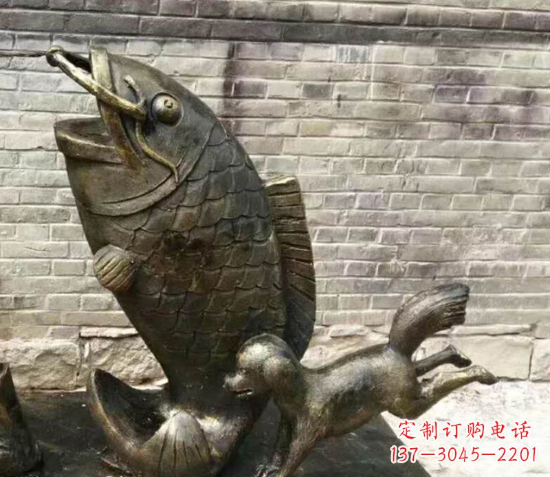 昆明优雅艺术的鲤鱼铜雕