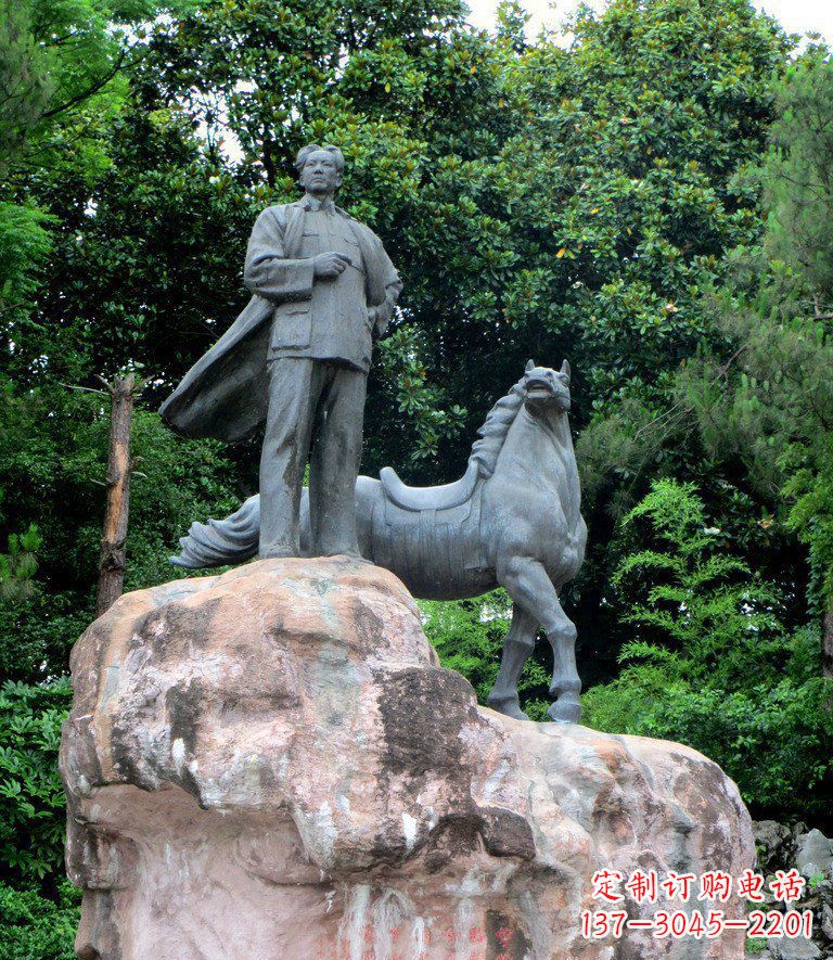 昆明公园毛主席和马景观铜雕