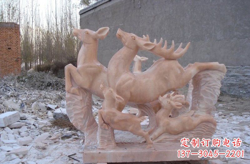 昆明脱颖而出的公园梅花鹿群石雕