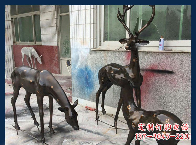 昆明高贵优雅的梅花鹿铜雕塑